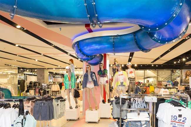 Store in London between virtual reality and design